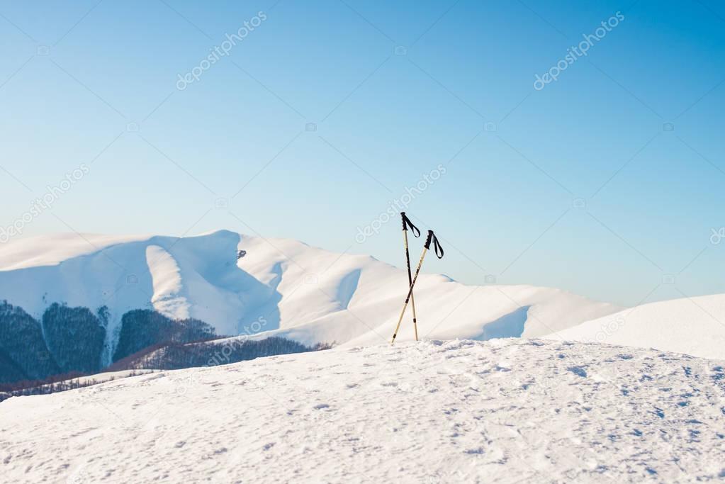 winter screensaver snow mountains ski sticks in the snow