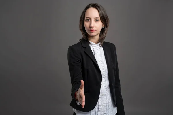 Retrato Maravillosa Mujer Negocios Joven Wering Traje Negro Camisa Sacudiendo — Foto de Stock