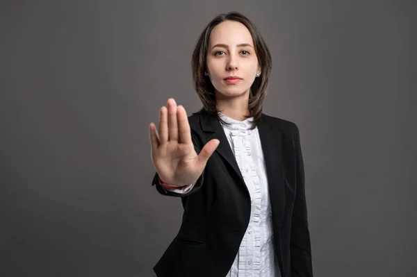 Retrato Una Maravillosa Mujer Negocios Joven Vestido Con Traje Negro — Foto de Stock