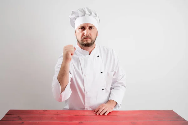 Jovem Chef Masculino Uniforme Branco Mostrando Punho Posando Fundo Branco — Fotografia de Stock