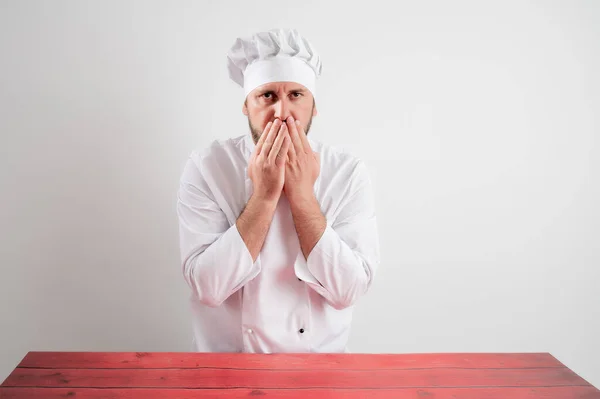 Retrato Jovem Chef Masculino Uniforme Branco Cobrindo Boca Como Conceito — Fotografia de Stock