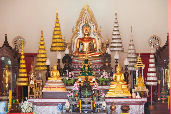 タイの寺院での美しい仏像 — ストック写真