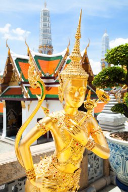 Güzel Kinnaree heykel Tay Tapınak 