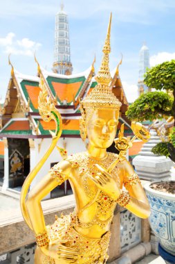 Güzel Kinnaree heykel Tay Tapınak 