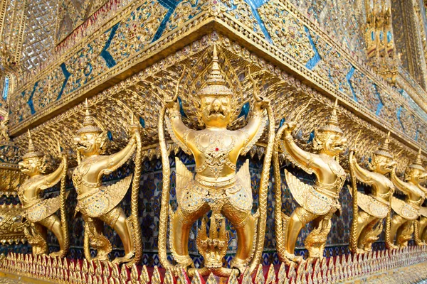Güzel Garudu heykel Tay Tapınak — Stok fotoğraf