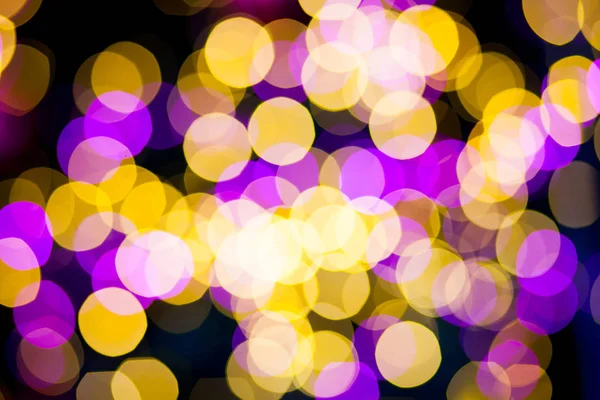 Abstrato amarelo roxo luzes bokeh fundo — Fotografia de Stock