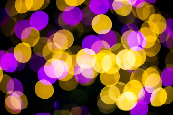 Abstrato amarelo roxo luzes bokeh fundo — Fotografia de Stock