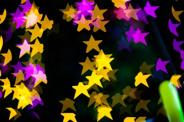 Abstrato Amarelo Roxo luzes Estrela bokeh fundo — Fotografia de Stock