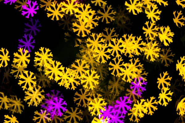 Abstrakt gul lila ljus snow flake bokeh bakgrund — Stockfoto