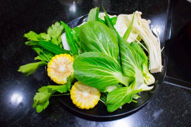 sukiyaki veya shabu shabu için ayarla sebze yakın çekim