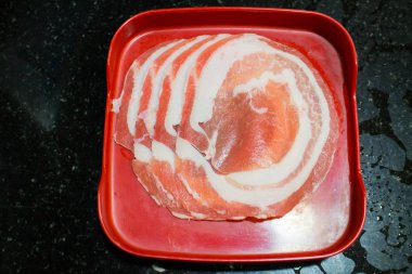 pembe ince dilimlenmiş domuz shabu, suki için