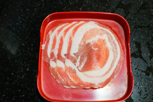 Rosa carne de cerdo fina en rodajas para shabu, suki — Foto de Stock