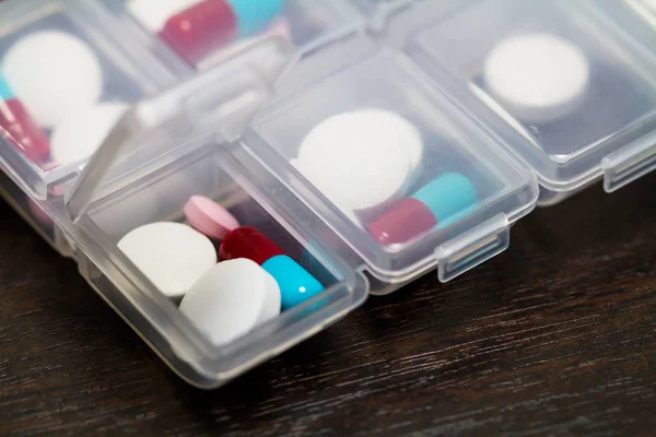 Pillereitä pilleri laatikko — kuvapankkivalokuva