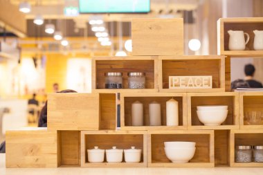 Çeşni Kupası ahşap kutusunda kapsayıcı