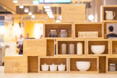 Çeşni Kupası ahşap kutusunda kapsayıcı