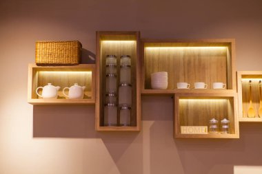 Çeşni Kupası ahşap kutusunda kapsayıcı