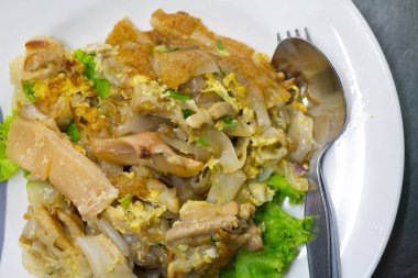 Izgara tavuk biftek fırında patates ile plaka üzerinde ve sebze, geleneksel mutfağı. Izgara mutfak.