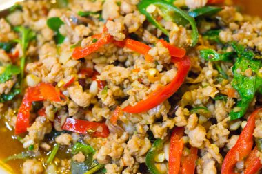 Izgara tavuk biftek fırında patates ile plaka üzerinde ve sebze, geleneksel mutfağı. Izgara mutfak.