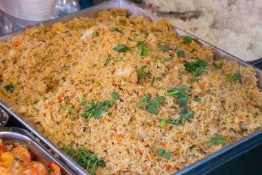 Tay Fried rice ile sebze, tavuk ve kızarmış yumurta, Tay str