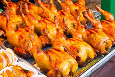 Kömür, Tay sokak gıda pazarı üzerinde tavuk kavurma