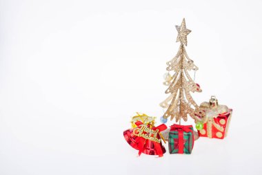 Hediye kutuları ve dekorasyon Noel ve yeni yıl'ın izole 