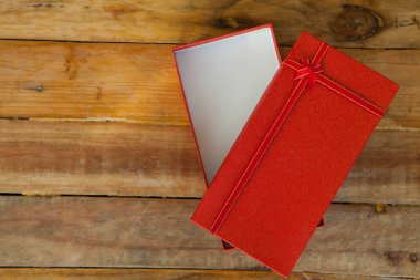 hediye kutuları kopya alanı ile ahşap arka plan üzerinde