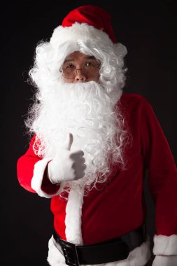 Noel Baba portre koyu arka plan üzerinde