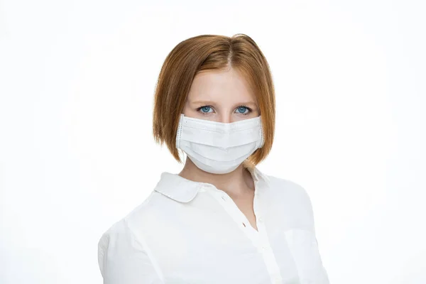Junge Attraktive Frau Mit Medizinischem Mundschutz Schutz Vor Viren Und — Stockfoto