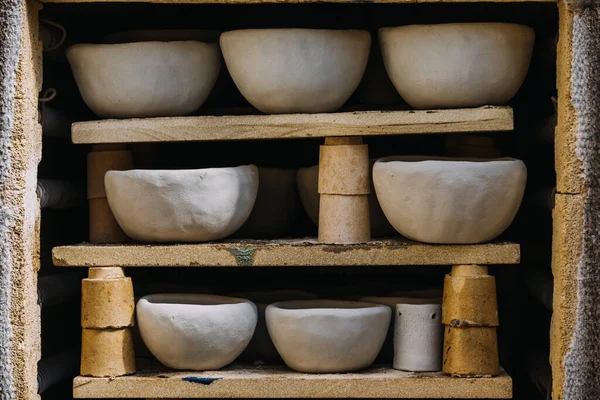 Muitas Tigelas Barro Rústico Forno Produtos Cerâmicos Crus Sem Esmalte — Fotografia de Stock