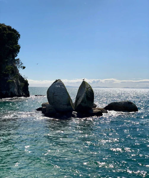 Tokangawh Maori 'de, Tasman Körfezi' nde Abel Tasman Ulusal Parkı 'nda, Güney Adası, Yeni Zelanda