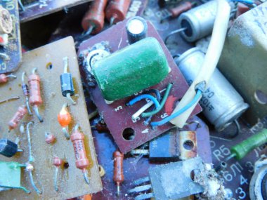 Kondansatörlü eski Rus baskılı devre kartı