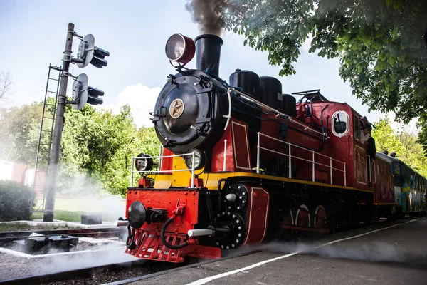 Locomotiva Vapore Con Fumo Che Fuoriesce Dalla Ciminiera — Foto Stock