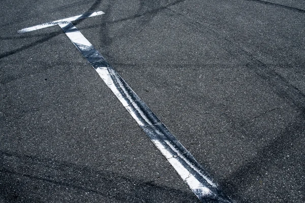 Asphalt Surface Empty Parking White Road Marking Lines Wheel Tracks — Stock Photo, Image