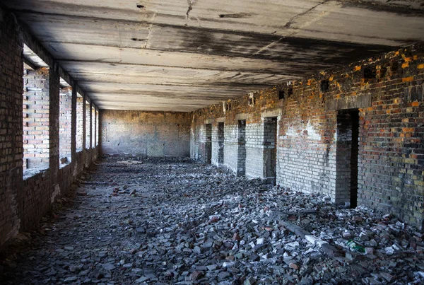 Inside the old ruined and abandoned brick building — Stock Photo, Image