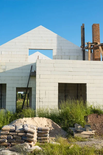 Construction de la nouvelle maison en brique blanche — Photo