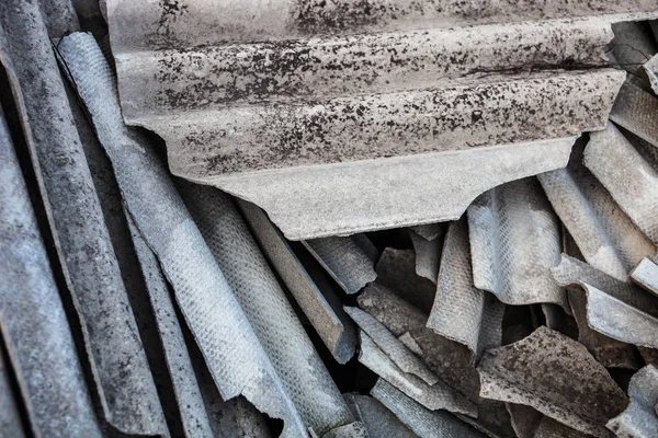 Pile of the old and damaged wavy roofing slates — Stock Photo, Image