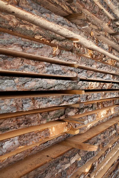 Pannelli di legno. Impila di legname essiccazione all'aria . — Foto Stock
