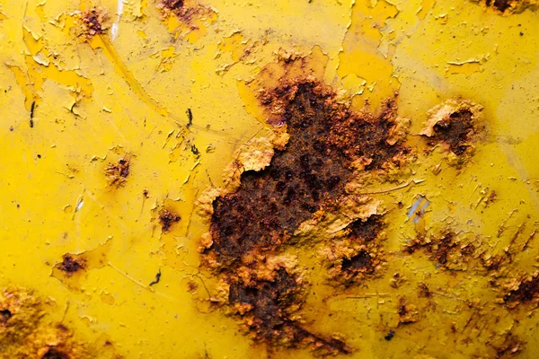 Жовта пофарбована стара металева поверхня з іржею — стокове фото