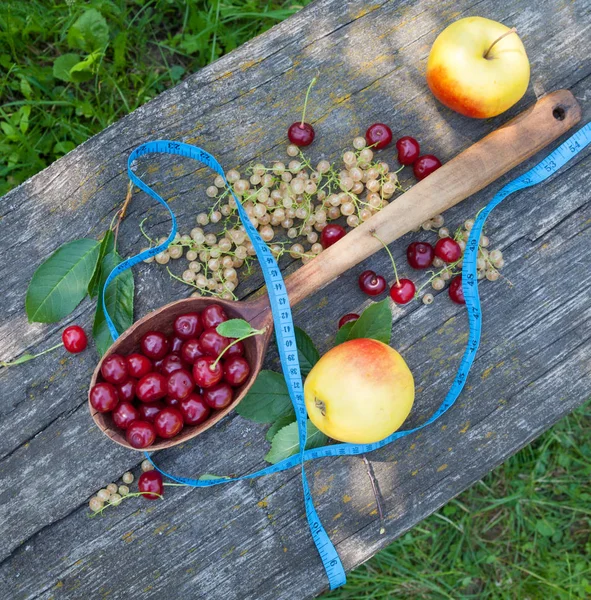 Medidas de fruta y cinta de verano. — Foto de Stock
