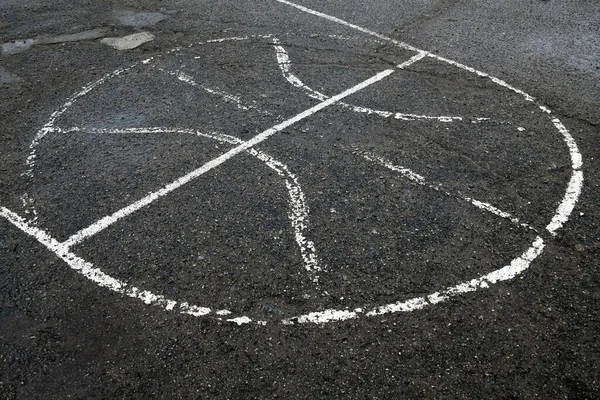 Rubbed marking of the open-air basketball court. — Stock Photo, Image