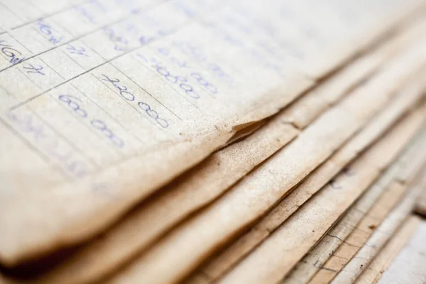 Arşivdeki eski kağıt belgeler. Muhasebe (muhasebe).