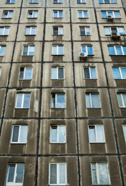 Eski beton bina yüksek binasının dış duvarı..