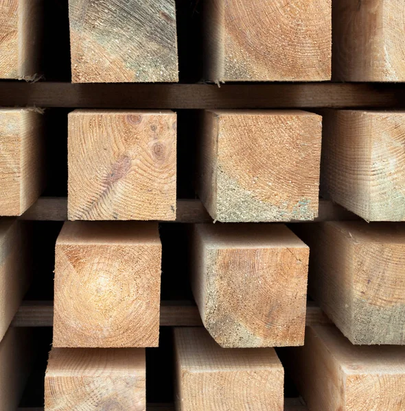 Drewniane Belki Deski Drewniany Stos Suszący Powietrze Suszenie Drewna Przyprawa — Zdjęcie stockowe