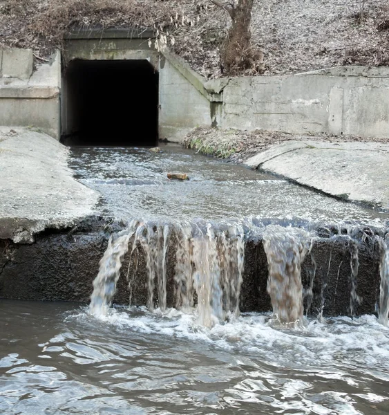 Flux Eau Sortant Tunnel Souterrain Rivière Lybid Kiev Ukraine — Photo