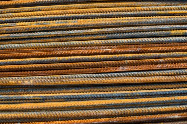 Metal yığını paslı destek çubukları.