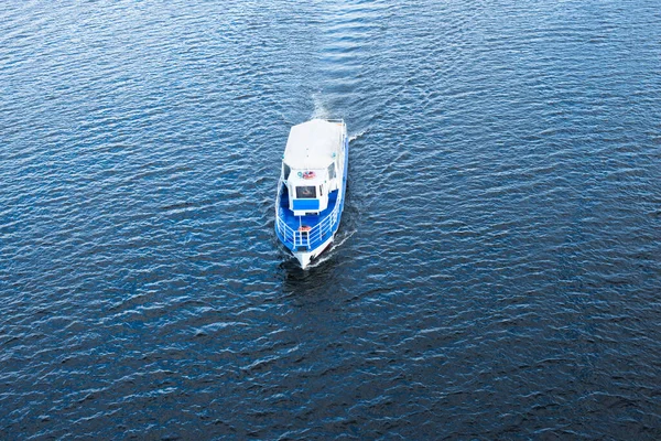 Boat Floating Blue Dnieper Waters — Stock Photo, Image