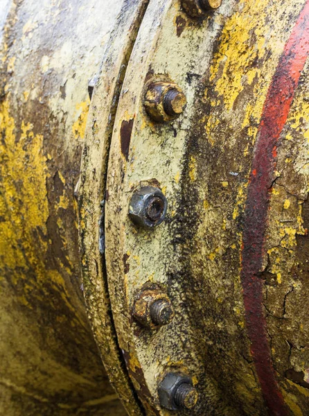 Bolkoppeling Oude Metalen Buis Buis Pijpleiding Gebarsten Beschadigde Gele Rode — Stockfoto