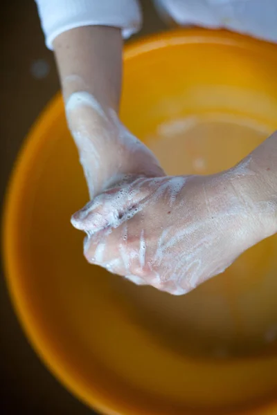 Tvätta Händerna Gnugga Med Tvål Närbild Handhygien För Att Minska — Stockfoto