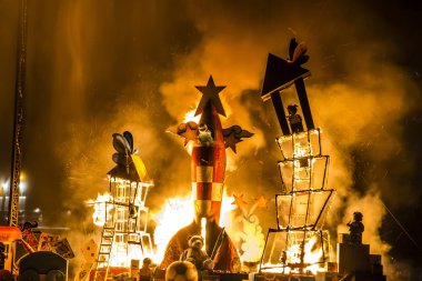 Montreal, Kanada - 10 Ağustos 2019: Montreal 'deki Falla Festivali' nde yanan Lego Heykeli