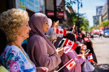 Montreal şehir merkezindeki Kanada Günü kutlamalarında